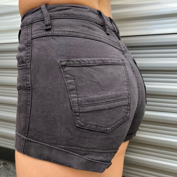 Kendall and Kylie black denim shorts -size 24 - Picture 1 of 2
